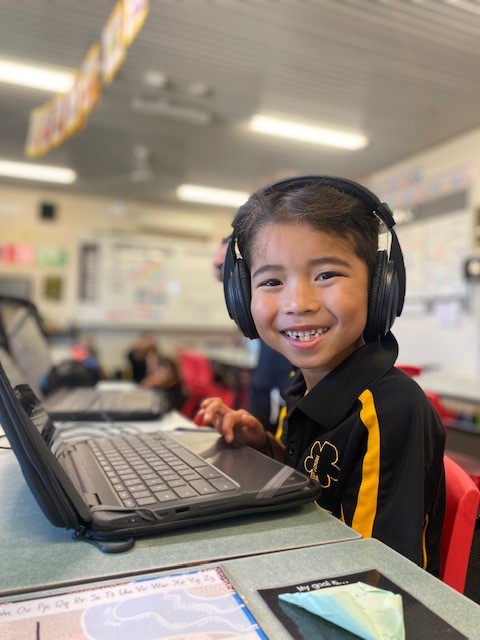 /uploaded_files/media/gallery/1652754559Adam on chromebook.jpg